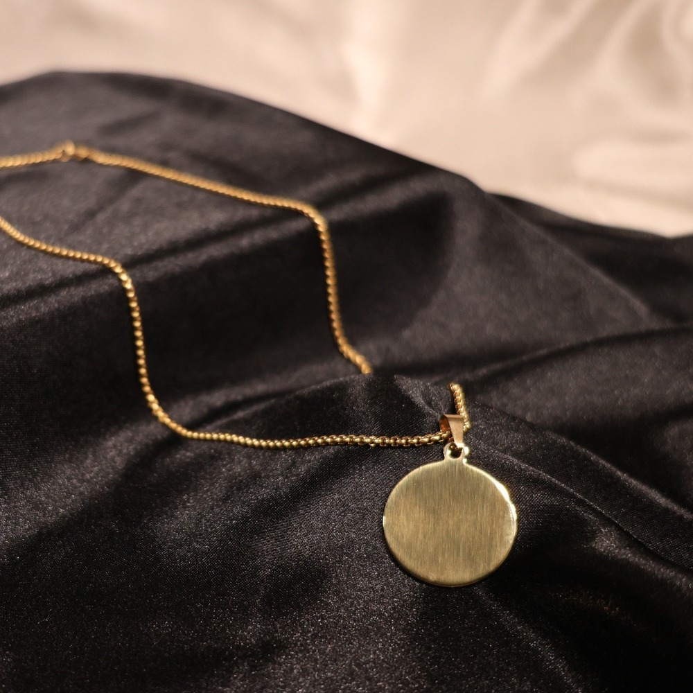 Gold Tone Minimalist Round Disc Pendant Box Chain Necklace 22 Inch